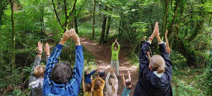 Bain de forêt en famille