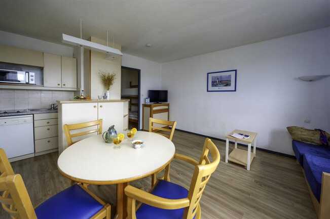 location-residence-Goelia-Bleu-Oceane-carnac-kitchenette