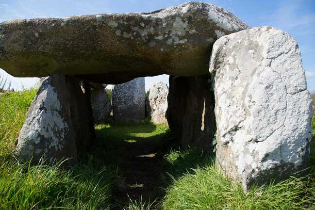 Vue-dolmen-Petit-train-touristique-Carnac-Morbihan-Bretagne-Sud