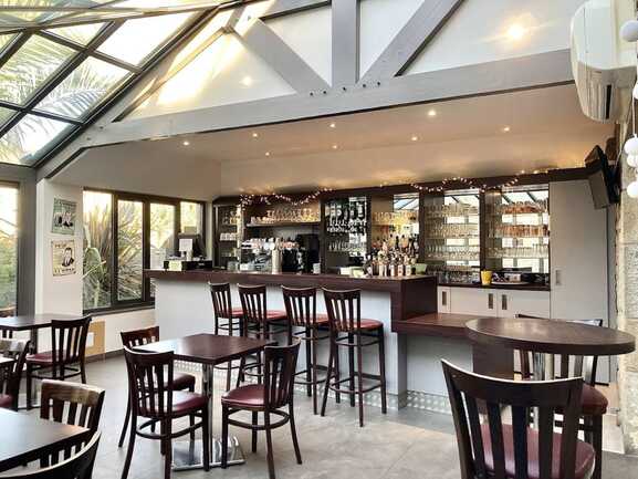 Salle rose trémière