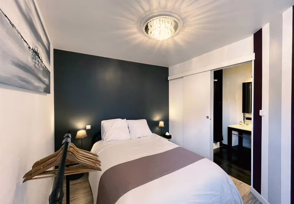 Chambre 2 avec salle de bain attenante