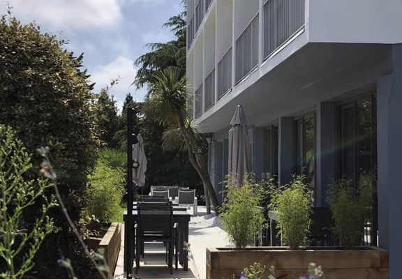 TERRASSE-HOTEL-DEPUIS-SPA-min