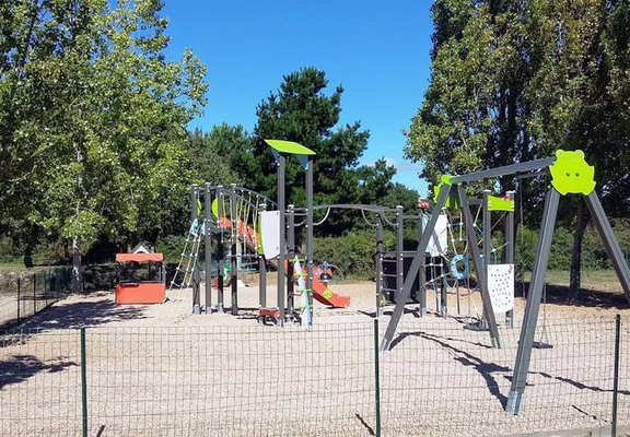 05_Locmariaquer_Camping de la Tour_Aire de jeux