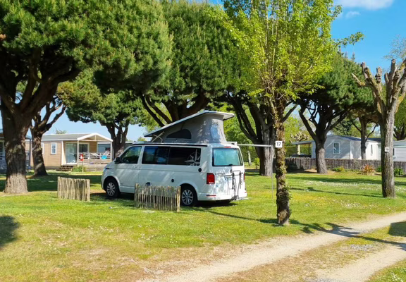 Locmariaquer_Camping de la Tour_Emplacement nu