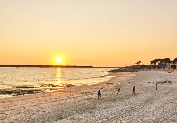 Coucher de soleil sur la plage de Saint-Colomban à Carnac