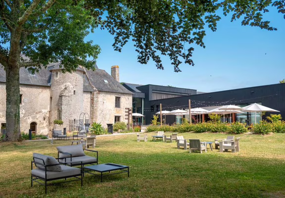 Salon de jardin vue Manoir-min
